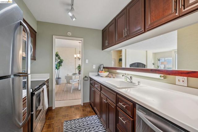 5405 Carlton St 202, Oakland, CA 94618