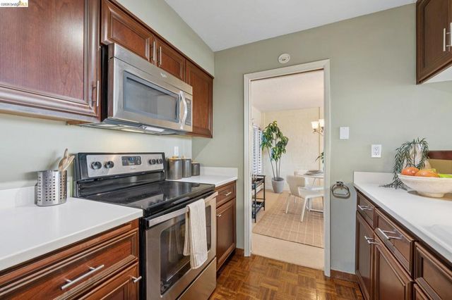 5405 Carlton St 202, Oakland, CA 94618