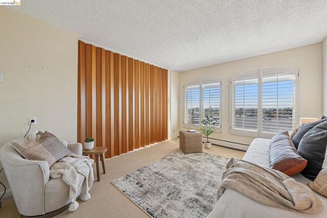 5405 Carlton St 202, Oakland, CA 94618