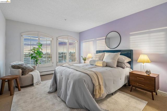 5405 Carlton St 202, Oakland, CA 94618