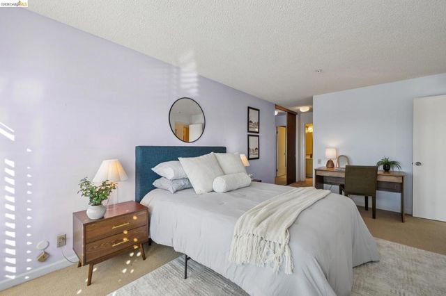 5405 Carlton St 202, Oakland, CA 94618