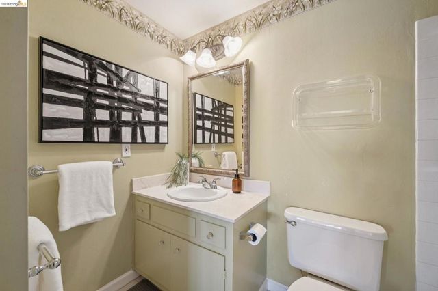 5405 Carlton St 202, Oakland, CA 94618