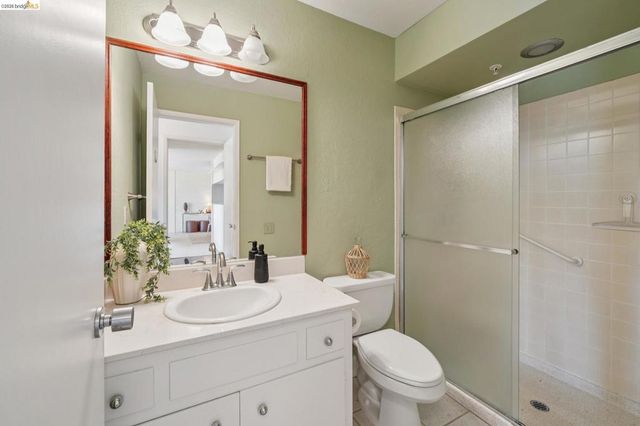 5405 Carlton St 202, Oakland, CA 94618