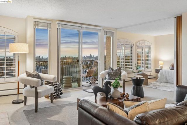 5405 Carlton St 202, Oakland, CA 94618