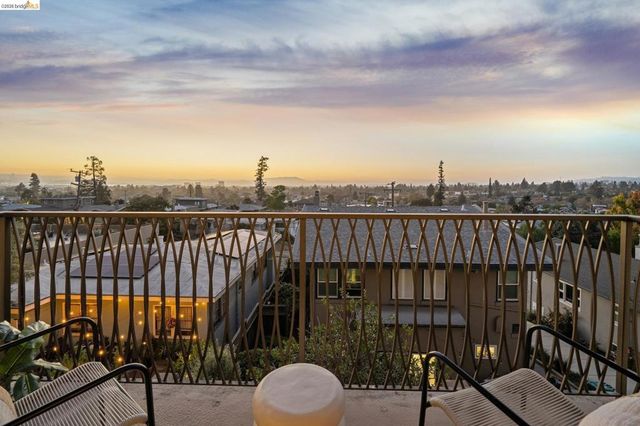 5405 Carlton St 202, Oakland, CA 94618