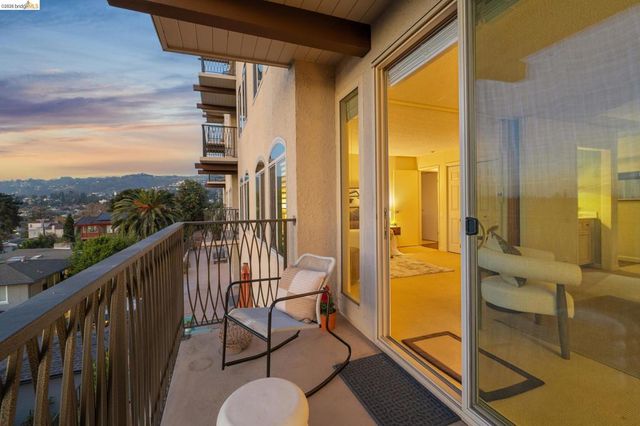 5405 Carlton St 202, Oakland, CA 94618