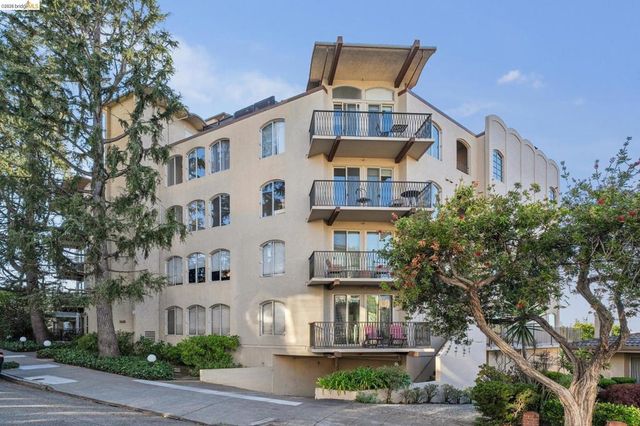 5405 Carlton St 202, Oakland, CA 94618