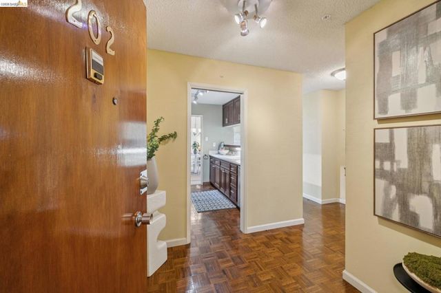 5405 Carlton St 202, Oakland, CA 94618