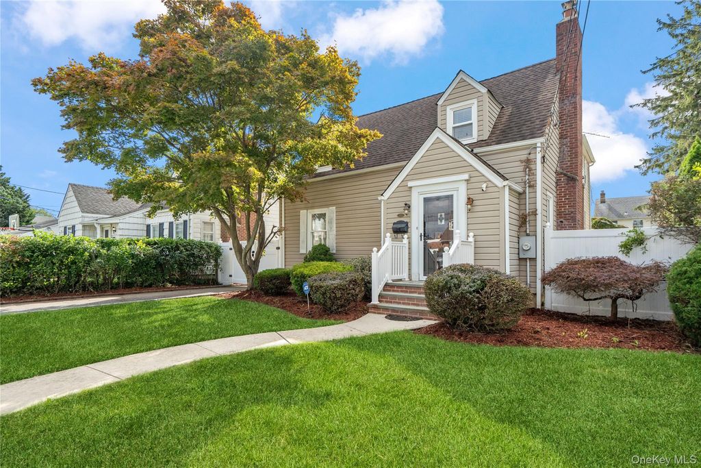 173 2nd Street, Hicksville, NY 11801 — photo 2