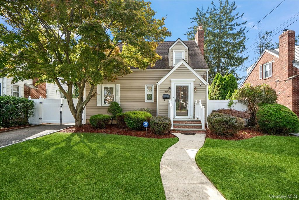 173 2nd Street, Hicksville, NY 11801 — photo 3