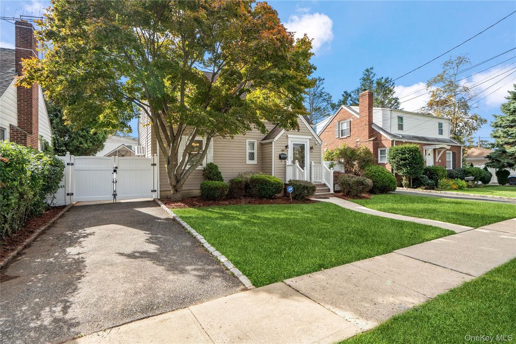 173 2nd Street, Hicksville, NY 11801 — photo 4