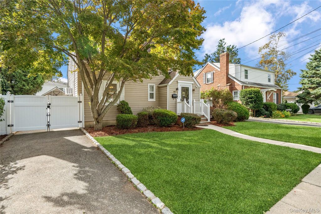 173 2nd Street, Hicksville, NY 11801 — photo 5