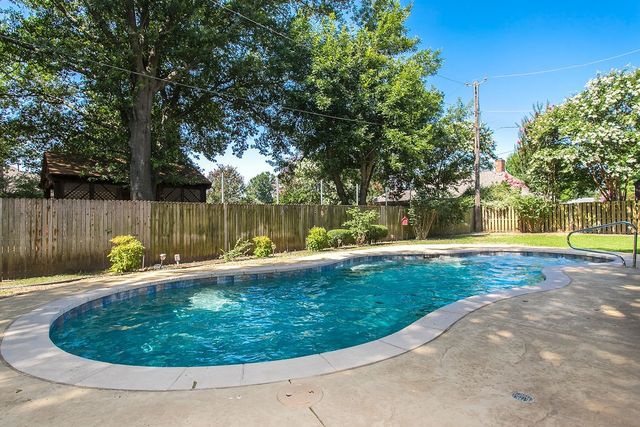 820 Cedar Creek Circle, Bonham, TX 75418