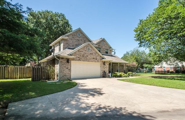 820 Cedar Creek Circle, Bonham, TX 75418