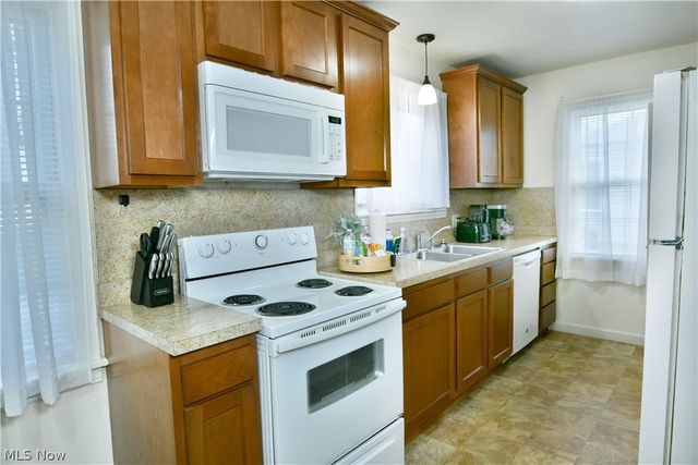 374 Meadowbrook Avenue SE, Warren, OH 44483