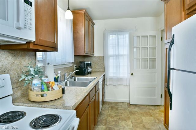 374 Meadowbrook Avenue SE, Warren, OH 44483