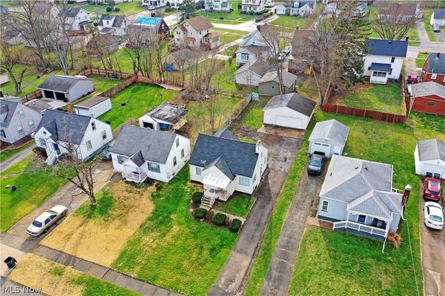 374 Meadowbrook Avenue SE, Warren, OH 44483