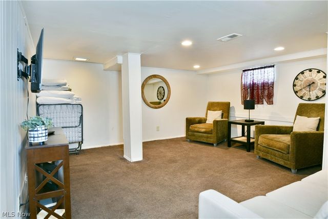 374 Meadowbrook Avenue SE, Warren, OH 44483