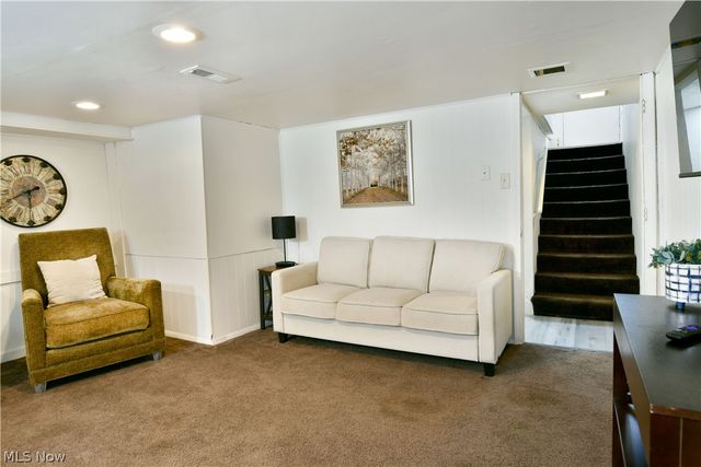 374 Meadowbrook Avenue SE, Warren, OH 44483