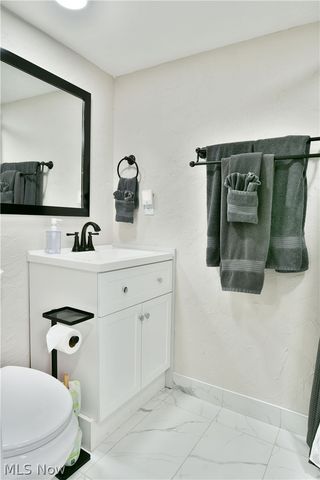 374 Meadowbrook Avenue SE, Warren, OH 44483