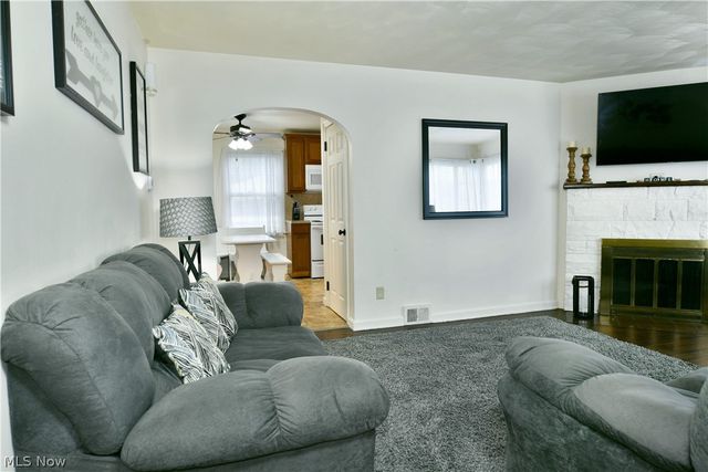 374 Meadowbrook Avenue SE, Warren, OH 44483