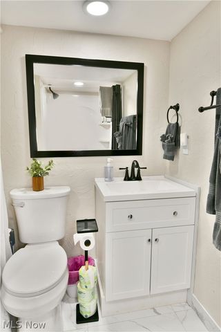 374 Meadowbrook Avenue SE, Warren, OH 44483