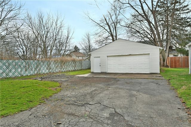 374 Meadowbrook Avenue SE, Warren, OH 44483