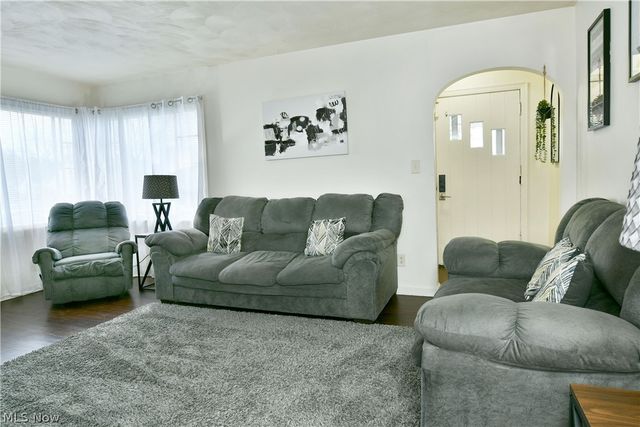 374 Meadowbrook Avenue SE, Warren, OH 44483