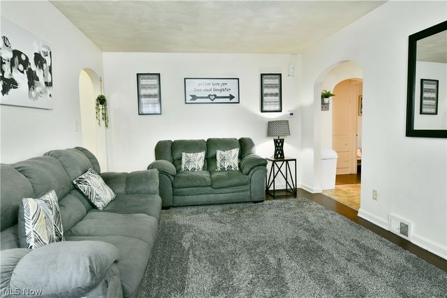 374 Meadowbrook Avenue SE, Warren, OH 44483