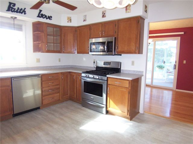 940 Limpet Dr, Webster, NY 14580