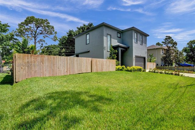 4593 Meadow Green Trl, Lake Worth, FL 33463