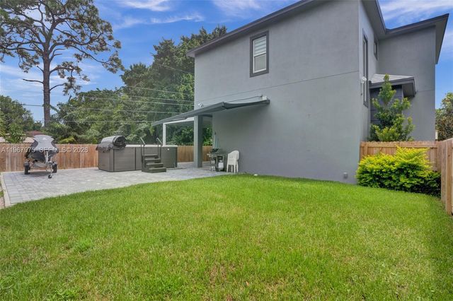 4593 Meadow Green Trl, Lake Worth, FL 33463