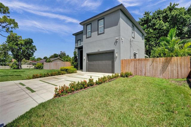 4593 Meadow Green Trl, Lake Worth, FL 33463