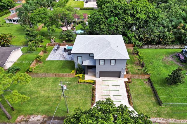 4593 Meadow Green Trl, Lake Worth, FL 33463