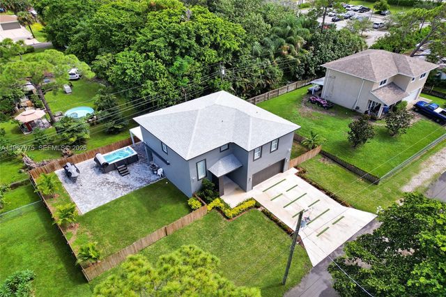 4593 Meadow Green Trl, Lake Worth, FL 33463