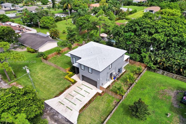 4593 Meadow Green Trl, Lake Worth, FL 33463