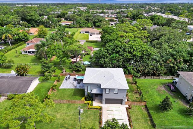 4593 Meadow Green Trl, Lake Worth, FL 33463