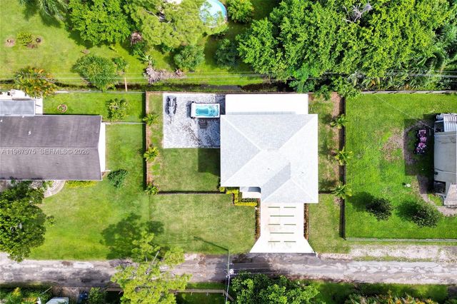 4593 Meadow Green Trl, Lake Worth, FL 33463
