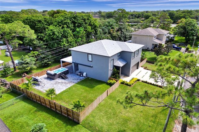 4593 Meadow Green Trl, Lake Worth, FL 33463