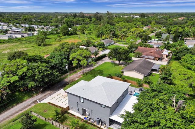 4593 Meadow Green Trl, Lake Worth, FL 33463