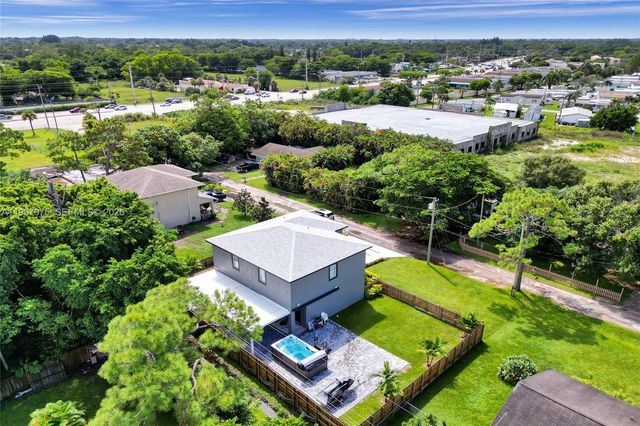 4593 Meadow Green Trl, Lake Worth, FL 33463
