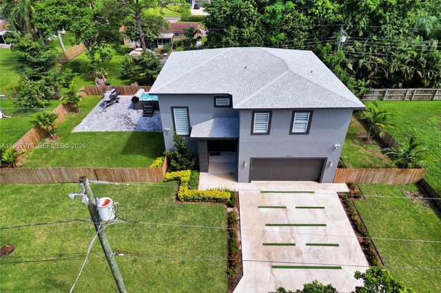 4593 Meadow Green Trl, Lake Worth, FL 33463