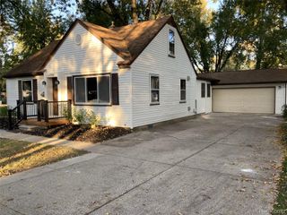 23096 HAWTHORNE Street, Farmington, MI 48336