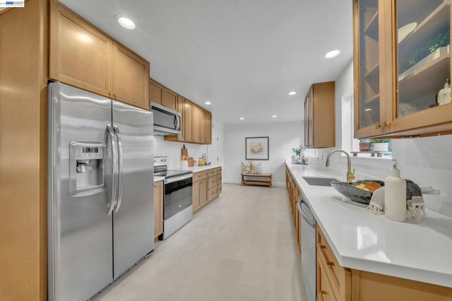 2421 Mallard Dr, Walnut Creek, CA 94597