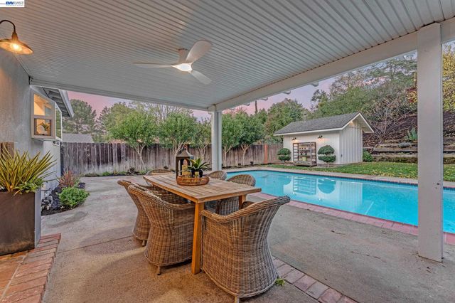 2421 Mallard Dr, Walnut Creek, CA 94597