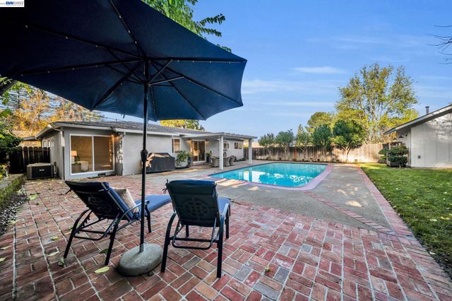 2421 Mallard Dr, Walnut Creek, CA 94597