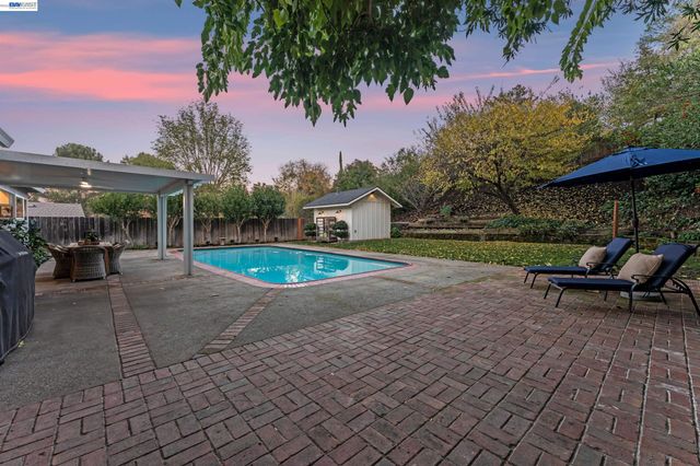 2421 Mallard Dr, Walnut Creek, CA 94597