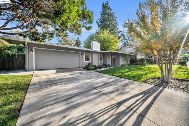 2421 Mallard Dr, Walnut Creek, CA 94597