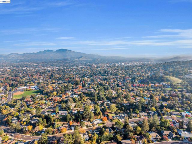 2421 Mallard Dr, Walnut Creek, CA 94597