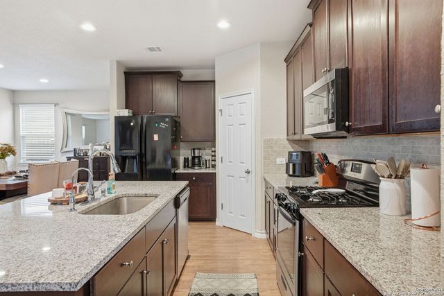 5726 Chestnut Xing, San Antonio, TX 78266